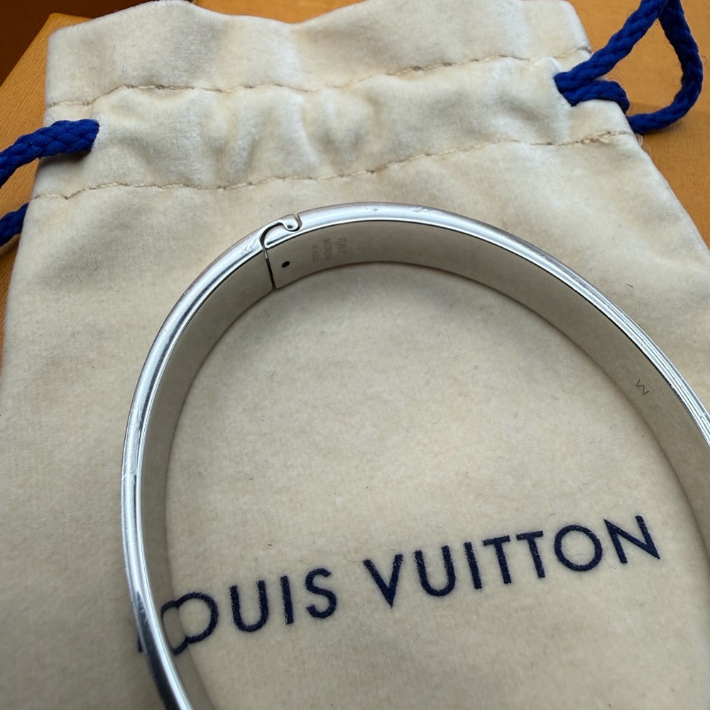 Louis Vuitton Monogram Silver Bracelet in Medium - Picture 8 of 10